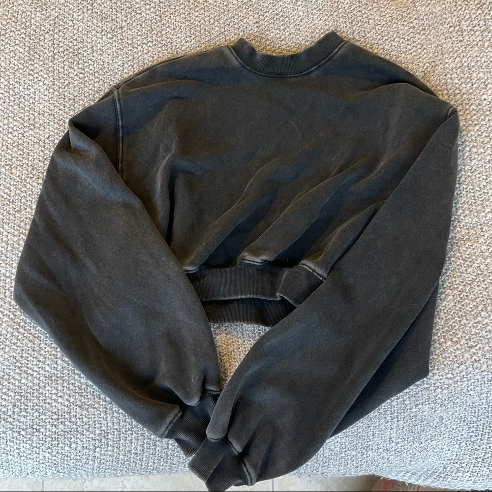 Dark grey/black cropped sweatshirt